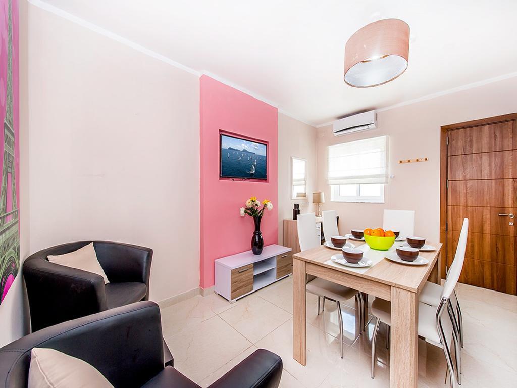 Bayside Apartment *